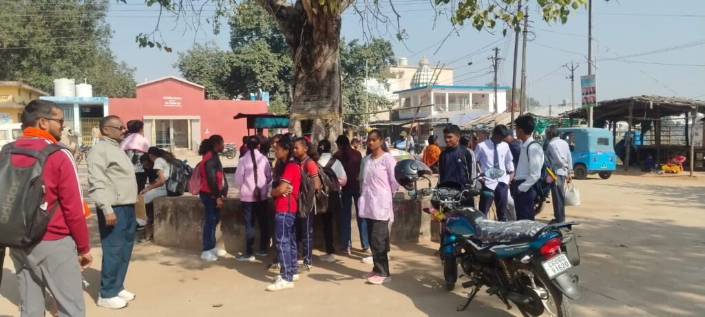 सांसद खेल महोत्सव में बड़ी लापरवाही : नोडल अधिकारी की चूक से 40 खिलाड़ी छात्र-छात्राएं खेल से वंचित