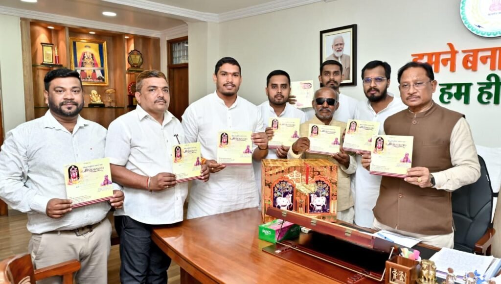 मुख्यमंत्री ने रामकथा पोस्टर व कैलेंडर का किया विमोचन