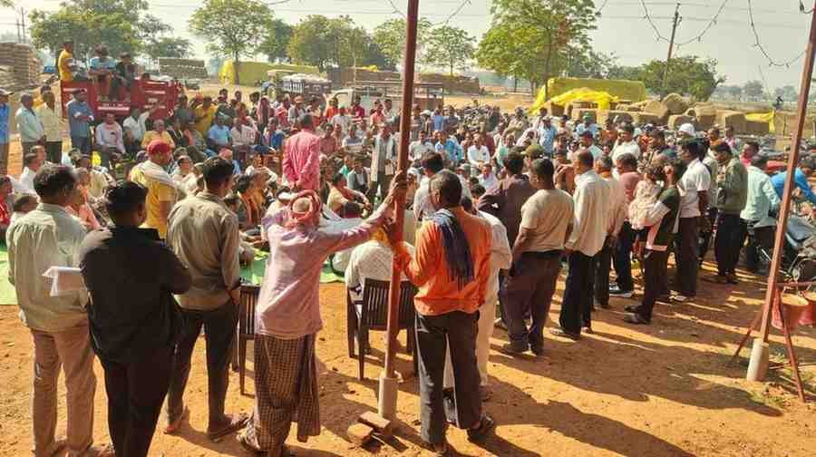 Dhaan khareedee : कटौती से नाराज़ किसान सड़क पर धान खरीदी केंद्र में विरोध प्रदर्शन, व्यवस्था पर उठे सवाल