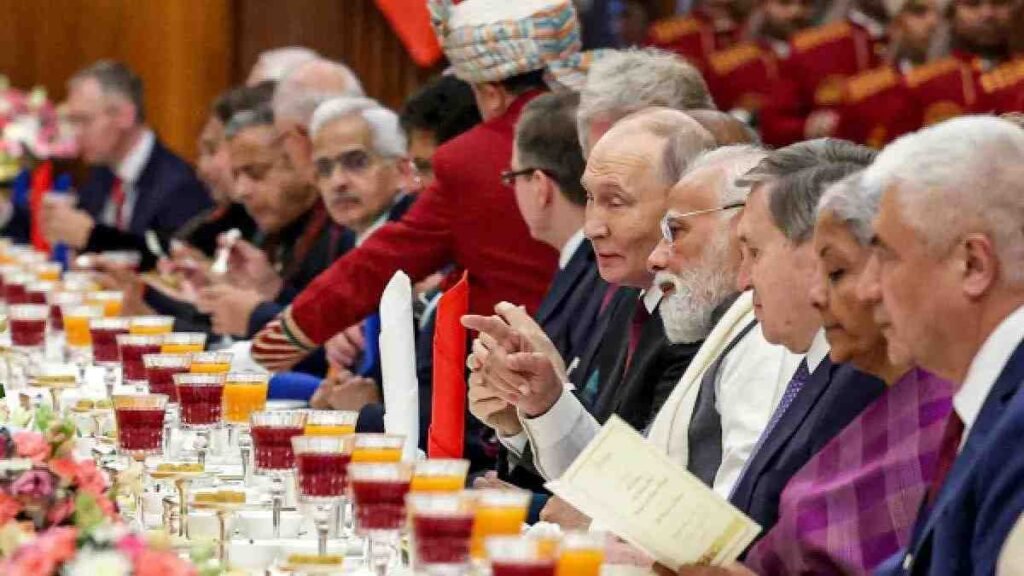 Putin State Dinner : राष्ट्रपति मुर्मू ने परोसा शुद्ध शाकाहारी भारतीय व्यंजन, जानें रात्रिभोज में क्या-क्या था खास