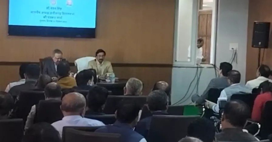 Dr. Raman Singh Press Conference : नए विधानसभा भवन में शीतकालीन सत्र का ऐतिहासिक उद्घाटन, अध्यक्ष डॉ. रमन सिंह ने ली प्रेस कॉन्फ्रेंस