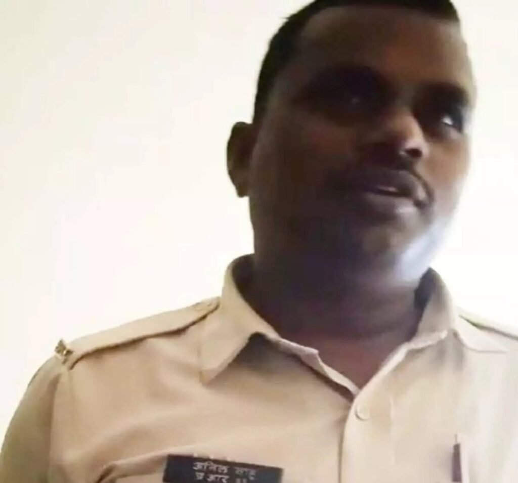Head Constable Demotion : रिश्वत लेते पकड़ा गया हेड कांस्टेबल, विभाग ने किया तत्काल डिमोशन