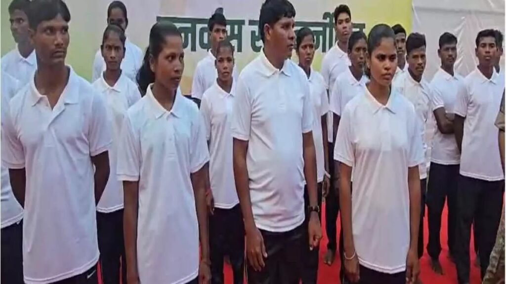 Bijapur Naxalite Surrenders : छत्तीसगढ़ में नक्सल विरोधी अभियान सफल, बीजापुर में 34 ने किया आत्मसमर्पण