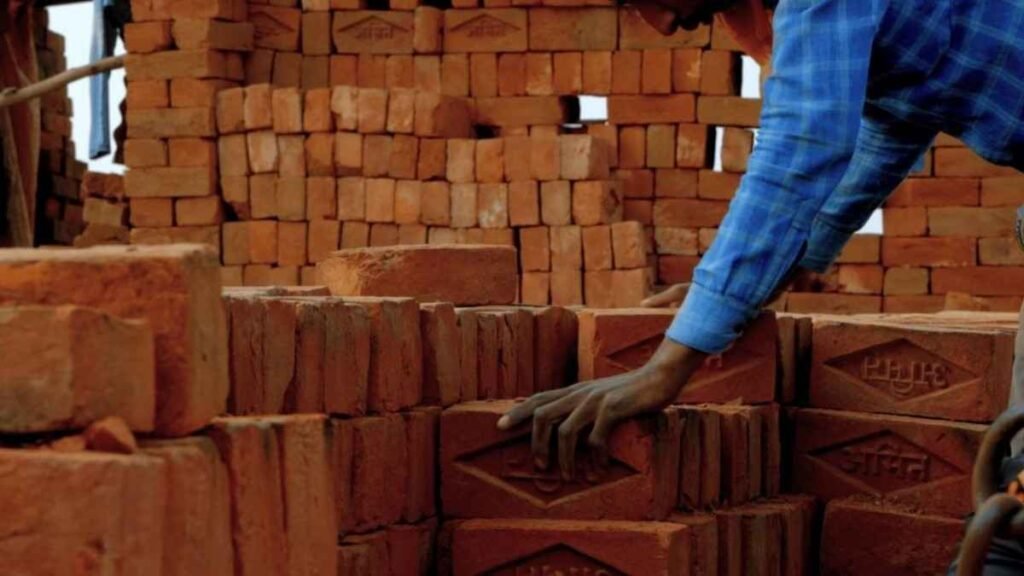 Raipur News : प्रदूषण फैलाने पर रायपुर में 24 औद्योगिक इकाइयों की बिजली सप्लाई बंद