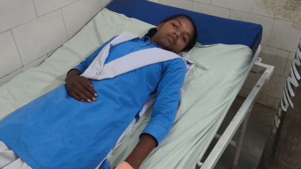 Balrampur School Incident : परीक्षा खत्म होते ही घटना, 6 छात्राओं की हालत गंभीर