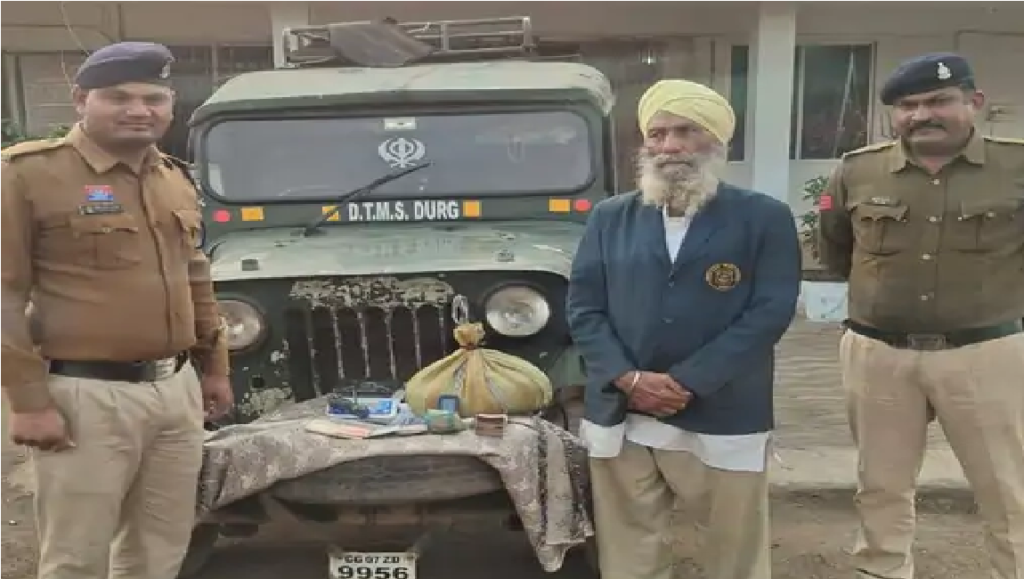 Durg Opium Case : शिवनाथ नदी के तट पर जीप खड़ी कर तराजू से तौलकर अफीम बेचता पकड़ा गया बुजुर्ग, पुलिस ने किया खुलासा
