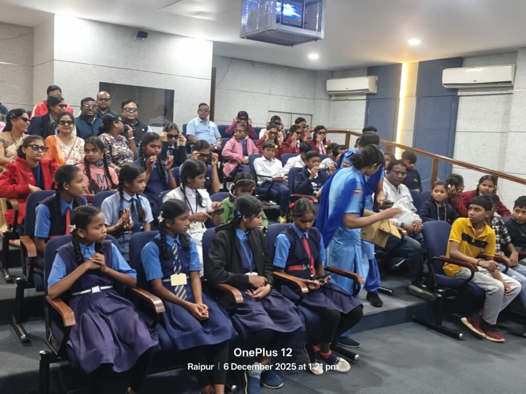 राष्ट्रीय आविष्कार अभियान के तहत गरियाबंद जिले के विद्यार्थियों का शैक्षणिक भ्रमण सम्पन्न
