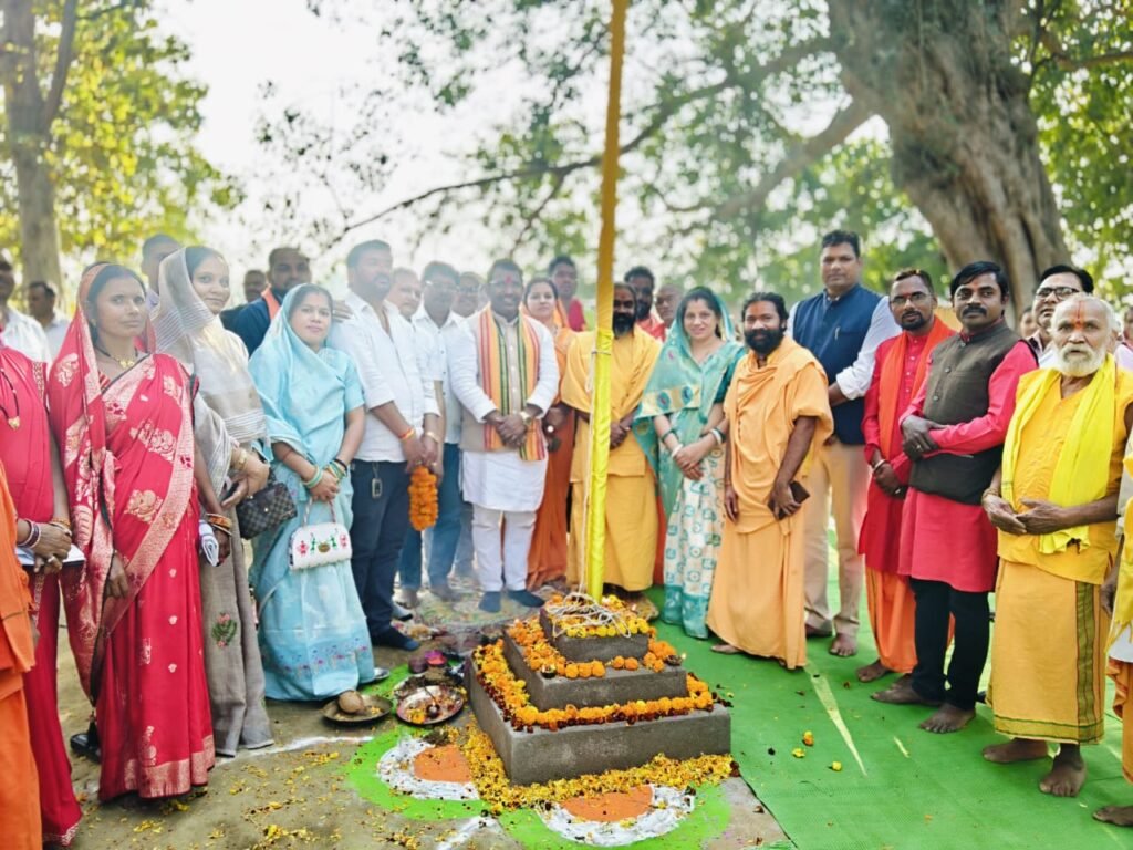 51 कुण्डीय श्रीरामचरित मानस महायज्ञ हेतु अस्थायी यज्ञशाला का भूमिपूजन एवं ध्वजारोहण सम्पन्न