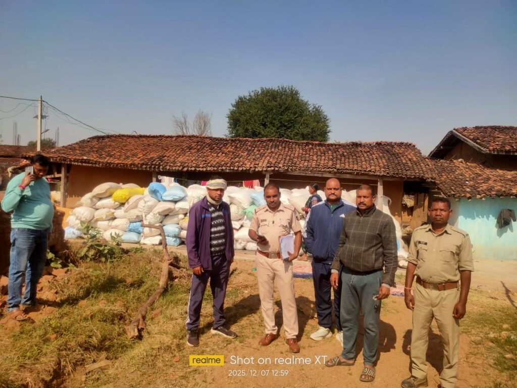 सीमा पर तस्करों की चाल हुई फेल ! पुलिस की आहट से पहले भागे कारोबारी, 400 कट्टा धान ट्रक सहित पड़ा रह गया