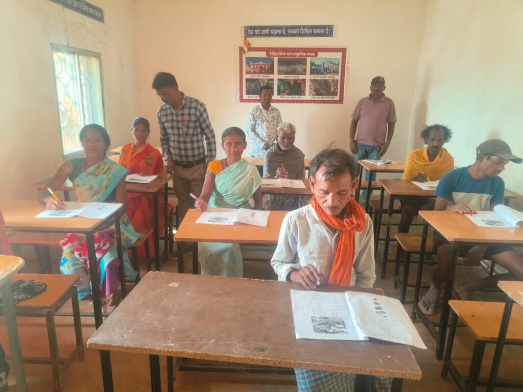 बस्तर में उल्लास महा परीक्षा का सफल आयोजन, 5000 से अधिक नवसाक्षरों ने लिया भाग