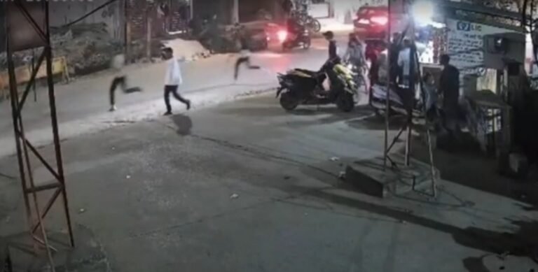 CG – चाकूबाजी से फिर दहला उठी राजधानी : युवकों ने एक दूसरे को सड़क पर दौड़ाकर मारा, इलाके में दहशत का माहौल