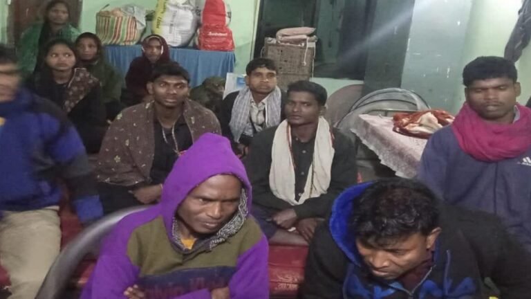 मध्यप्रदेश में 10 नक्सलियों ने किया सरेंडर