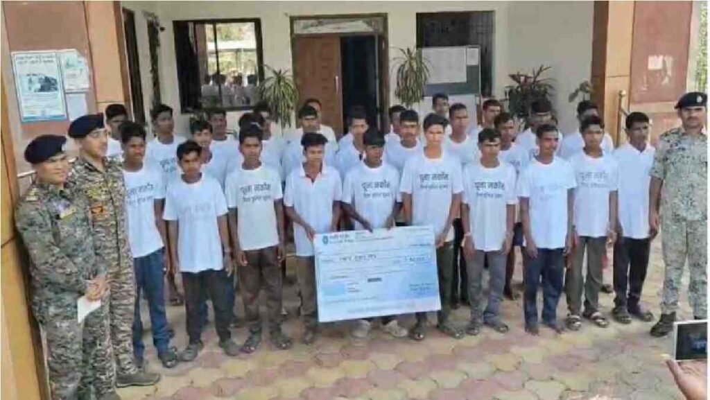 CG News : सुकमा में बड़ी सफलता, 29 नक्सलियों ने एक साथ किया आत्मसमर्पण