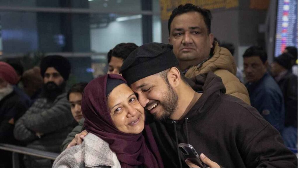 Tehran Violence : तेहरान से लौटे भारतीयों ने सुनाई दहशत की दास्तान, बोले– ‘मोदी जी हैं तो मुमकिन है’, सरकार के प्रयासों से सुरक्षित वापसी