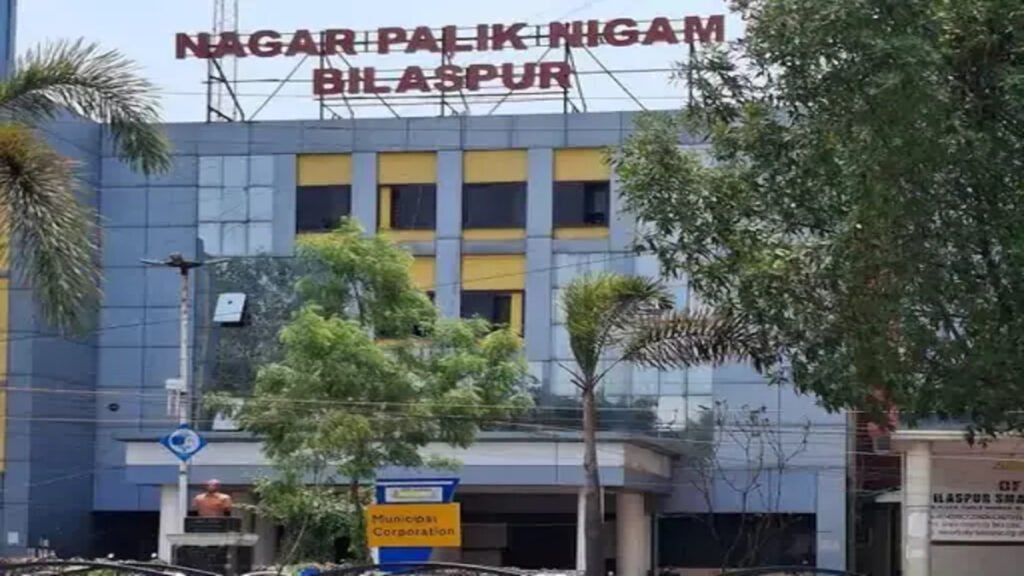 CG NEWS : 14.18 लाख रुपये के टैक्स घोटाले में राजस्व निरीक्षक सस्पेंड