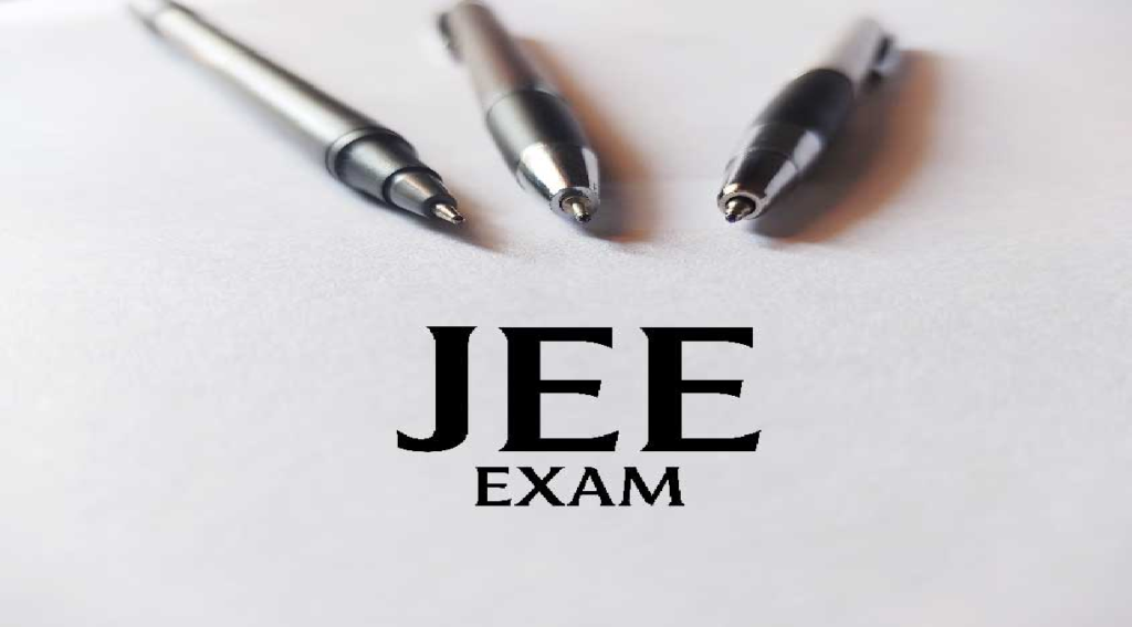 JEE Advanced 2026: IIT में दाखिले का सपना देख रहे छात्रों के लिए बड़ी खबर, परीक्षा 17 मई को होगी