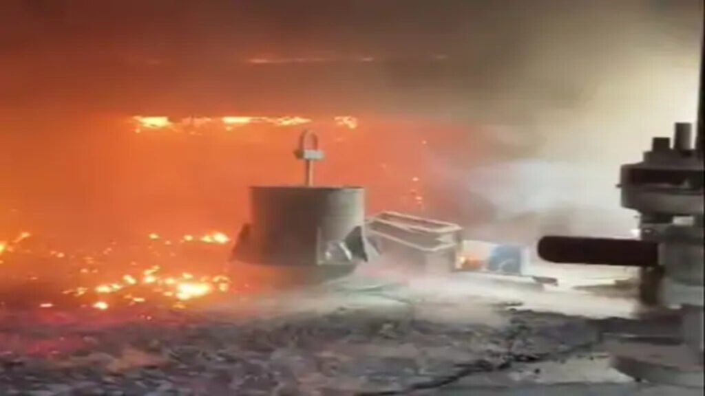 Major Accident In SMS-2 Unit : जमीन पर फैला हॉट मेटल, करोड़ों के नुकसान की आशंका