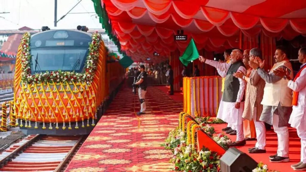 Vande Bharat Sleeper Train Starts : देश की पहली वंदे भारत स्लीपर ट्रेन हुई शुरू, पीएम मोदी ने मालदा से दिखाई हरी झंडी