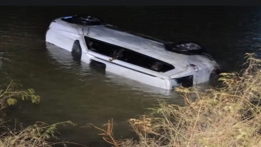 Road Accident : क्रिकेट खेलने लौट रहे युवकों की स्कॉर्पियो तालाब में पलटी, 3 की मौत, 4 की जान बचाई गई