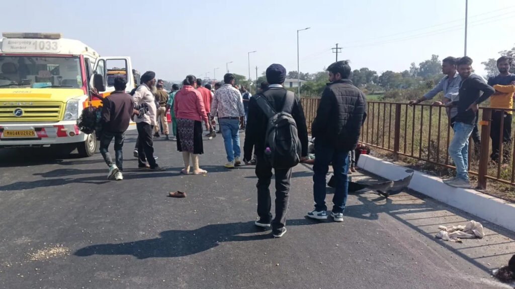 Jabalpur Road Accident : जबलपुर में तेज़ रफ्तार कार ने 13 मजदूरों को रौंदा, 2 की मौत 11 घायल