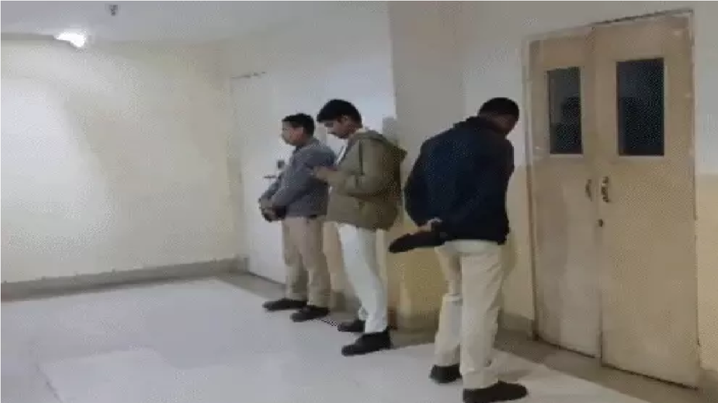 Mamata Banerjee : मनी लॉन्ड्रिंग केस में I-PAC ऑफिस और प्रतीक जैन के घर ED का छापा