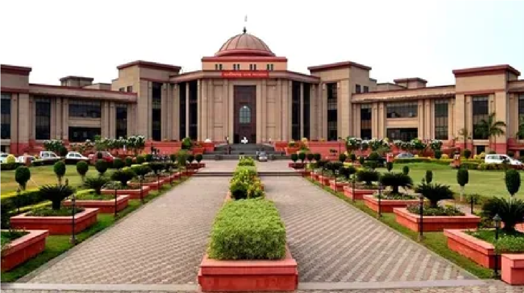 Bilaspur High Court : हेड मास्टर से लेक्चरर पदोन्नति विवाद में हाईकोर्ट ने 22 दिसंबर 2025 की डीपीसी पर रोक लगाई