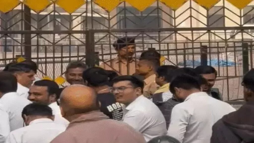 गुजरात-कर्नाटक में 7 कोर्ट को बम धमकी, यूपी और केरल में भी सुरक्षा अलर्ट