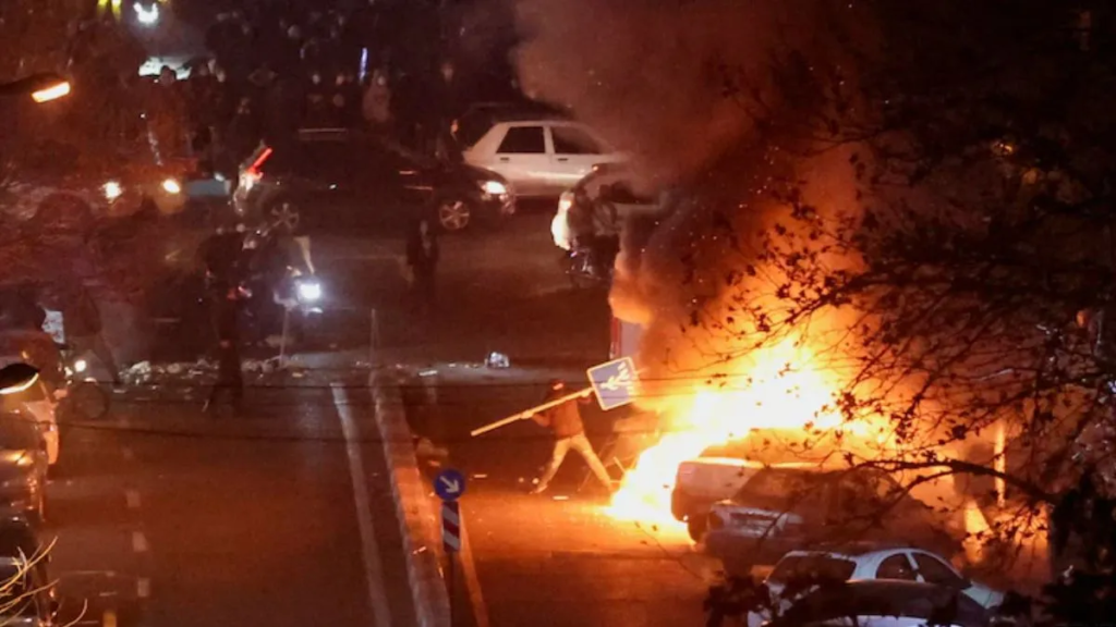 Iran में विरोध प्रदर्शनों के दौरान करीब 2 हजार मौतें, पहली बार अधिकारियों ने मानी भारी संख्या