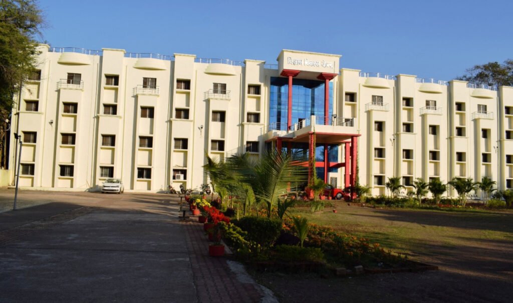 नक्सल प्रभावित क्षेत्रों में विज्ञान एवं वाणिज्य विषय के अध्ययन-अध्यापन के लिए मुख्यमंत्री विष्णु देव सरकार की विशेष पहल