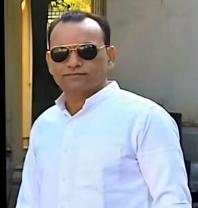 सलीम मेमन द्वारा ध्वजारोहण