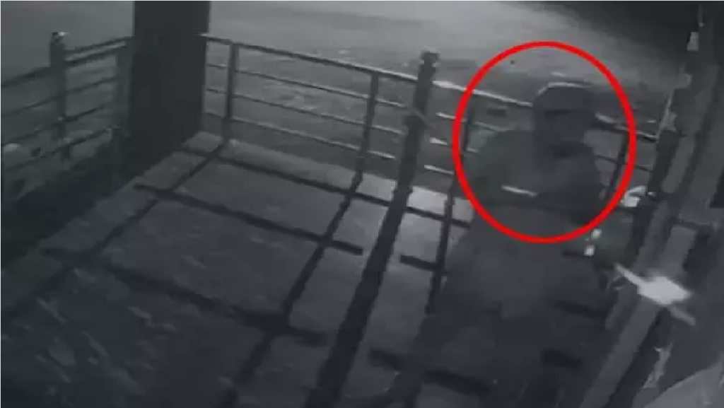 Bindeshwar Mahadev Temple : मंदिर की दीवार फांदकर घुसा चोर, पुलिस जांच शुरू Bindeshwar Mahadev Temple