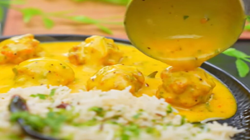 Kadhi Pakoda Recipe: घर पर चाहिए दादी-नानी के हाथों वाला स्वाद? इन 5 टिप्स से बनाएं परफेक्ट कढ़ी पकौड़ा Kadhi Pakoda Recipe