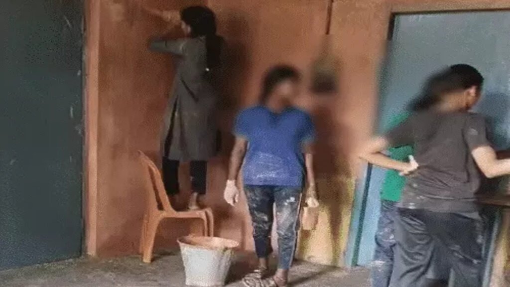 CG NEWS : कन्या छात्रावास में ‘मजदूरी’ छात्राओं से कराई जा रही कमरों की रंगाई-पुताई; जान जोखिम में डाल छज्जों की सफाई, वीडियो वायरल