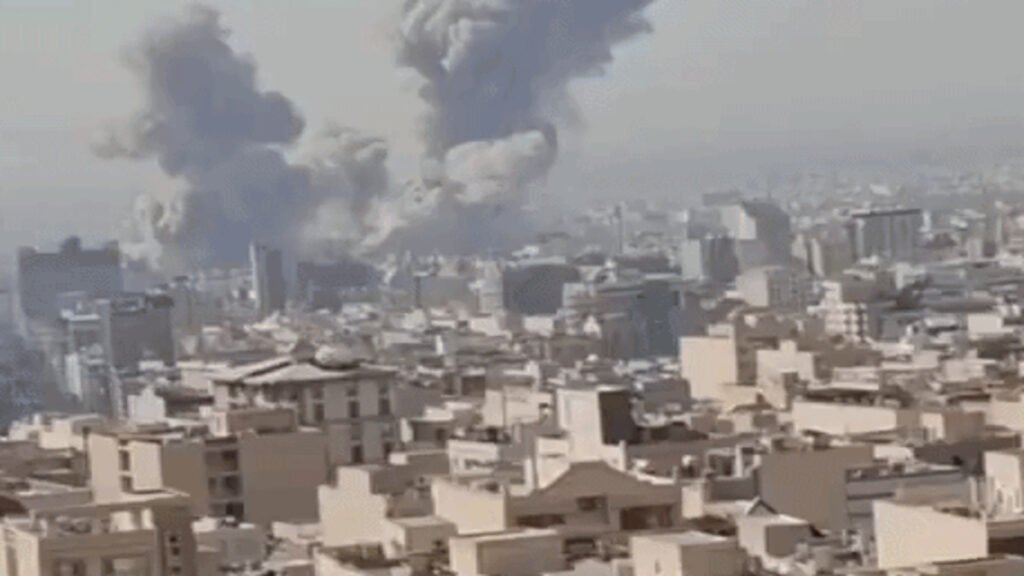 महायुद्ध की आहट’ अमेरिका-इजरायल का ईरान पर भीषण हमला; खामेनेई के ऑफिस के पास गिरी मिसाइल, तेहरan धमाकों से दहला