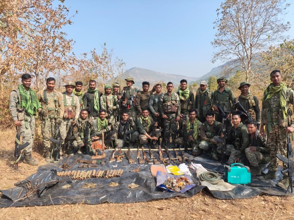 पहाड़ियों में छिपा नक्सलियों का गुप्त हथियार भंडार बेनकाब, गरियाबंद पुलिस की बड़ी कार्रवाई