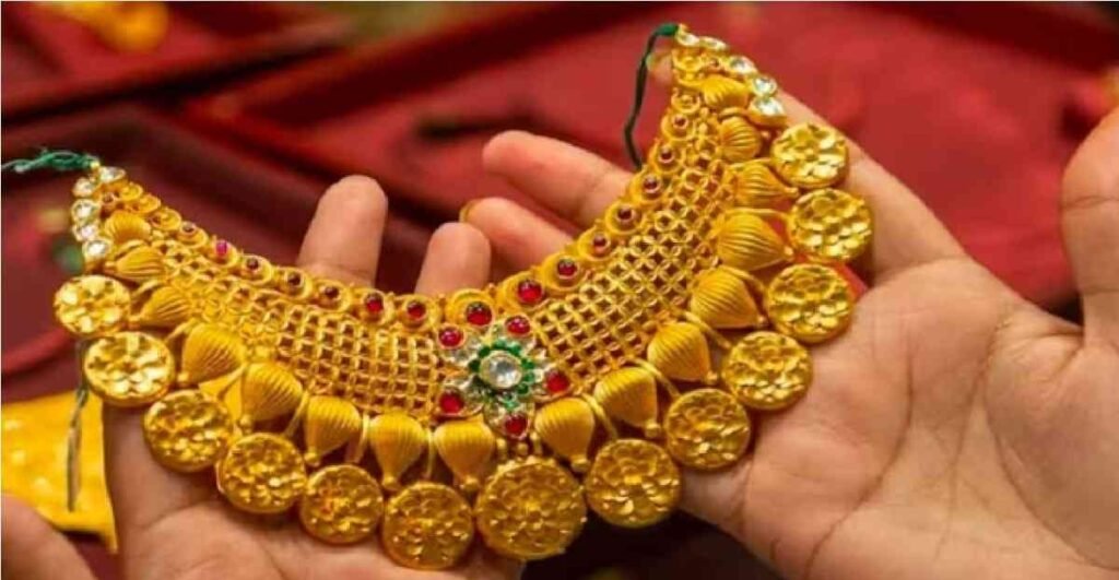 Gold Price : होली पर सस्ता हुआ सोना, 1.27 लाख के करीब पहुंचा भाव, जानें छत्तीसगढ़ में आज का रेट Gold Price