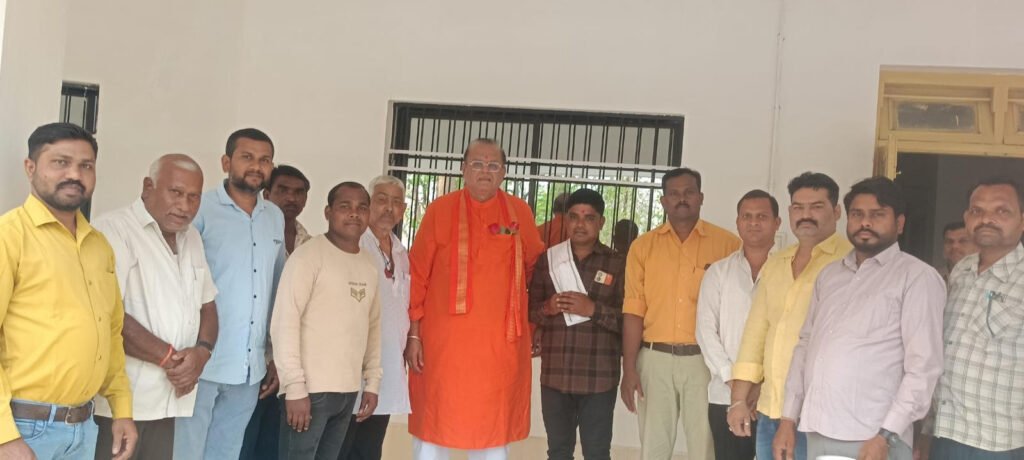 भाजपा कार्यकर्ता मंथिर साहू ने कांग्रेस का थामा दामन, फिंगेश्वर की राजनीति में हलचल मंथिर साहू कांग्रेस प्रवेश