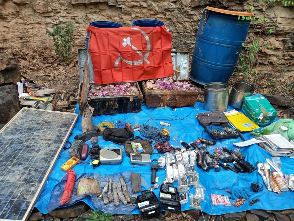 डडईपानी जंगल में नक्सलियों का डम्प मिला, 9 किलो के दो आईईडी समेत हथियार-गोला बारूद बरामद नक्सली डम्प बरामद