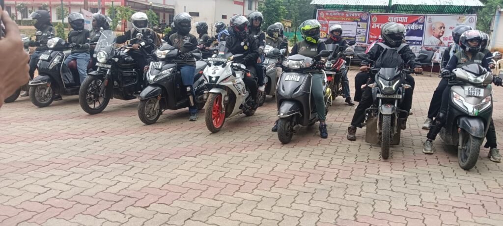 गरियाबंद से कुल्हारीघाट तक दौड़ी मोटो क्वींस की बाइक रैली, सड़क सुरक्षा और इको-टूरिज्म का दिया संदेश महिला बाइक राइडर्स