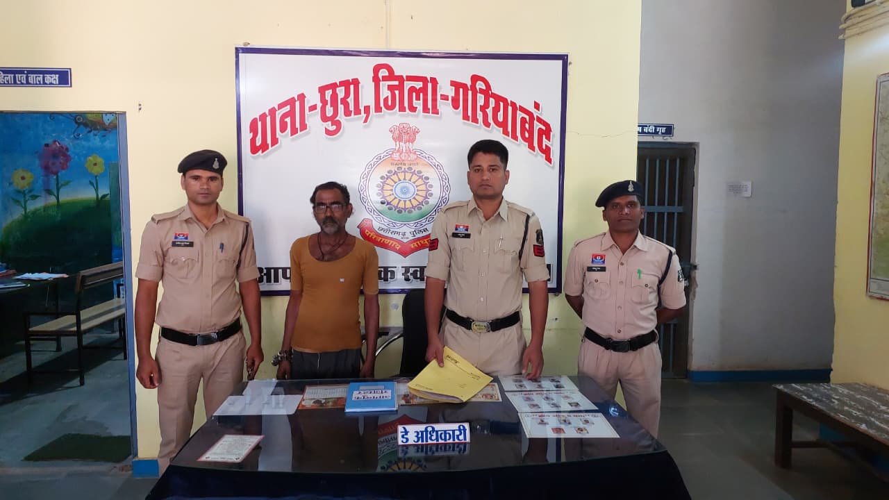 12 लीटर महुआ शराब जब्त,